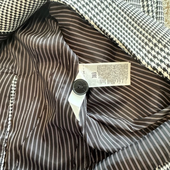 Banana Republic Houndstooth Blazer
Suit Jacket Size 2P - Picture 9 of 14